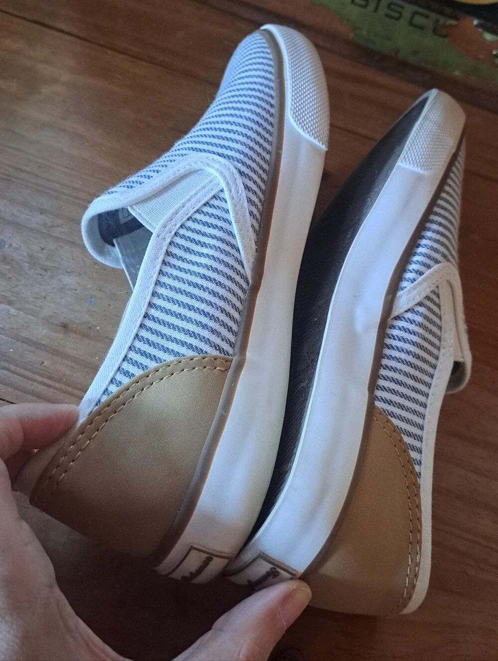 Tommy Bahama Womens Pinstriped Slip-On Shoes Size 6.5 Nautical Gray White Canvas